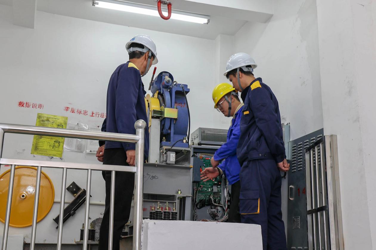 悅新物業開展電梯應急救援演練2.jpg